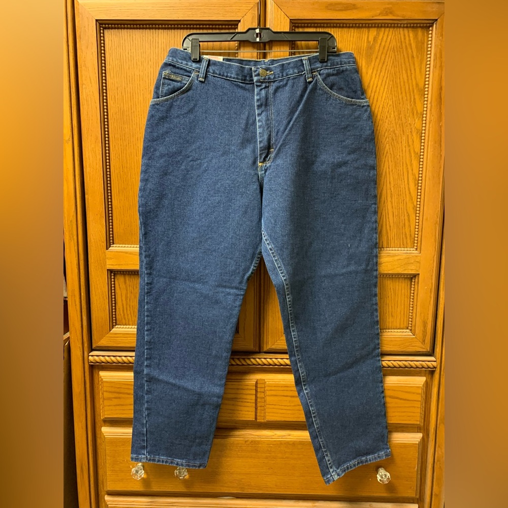 NWT Wrangler Women’s Relaxed Dark Blue Jeans Short 18x30 Straight Leg